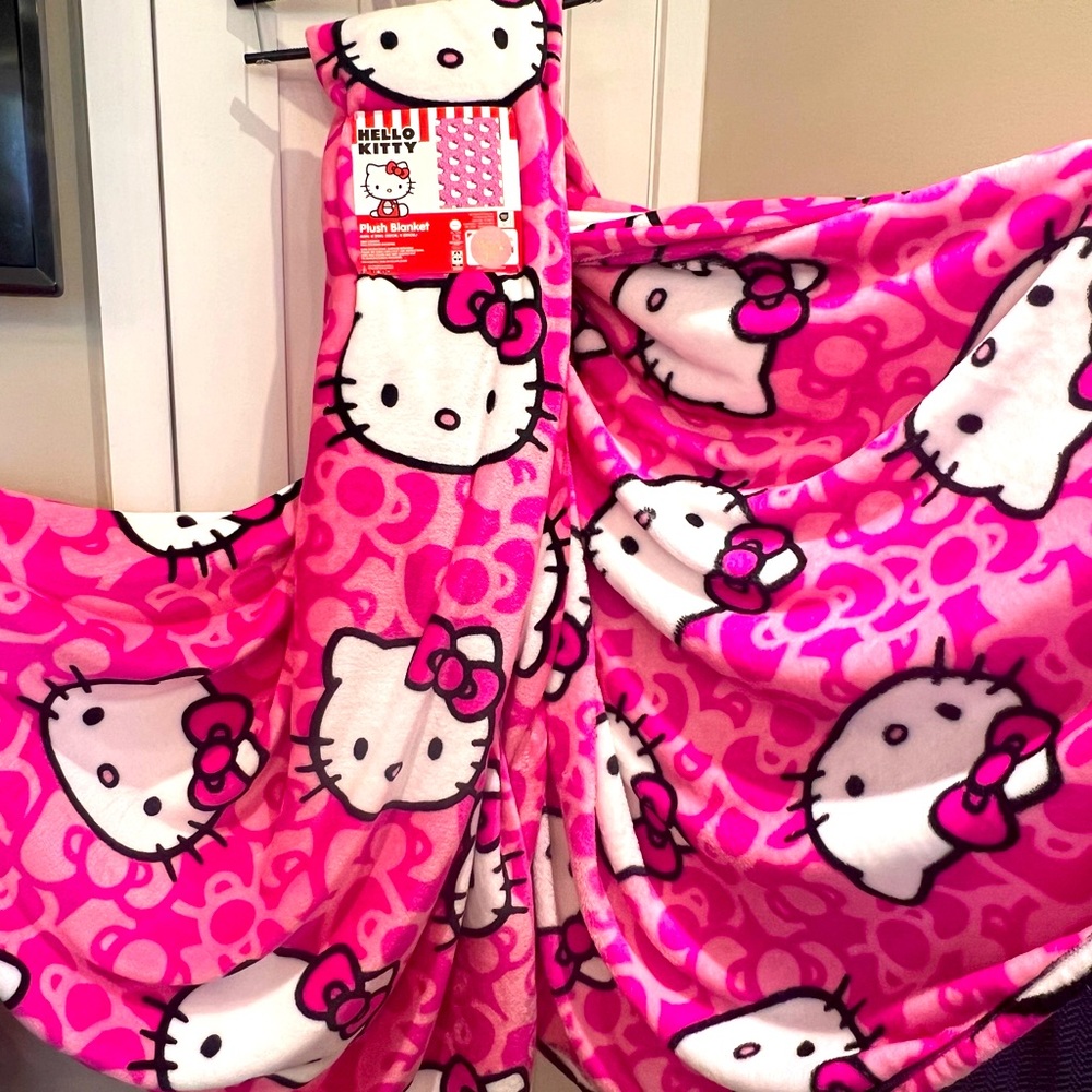 Hello Kitty pink bow Burlington Large Twin size Blanket/ Throw